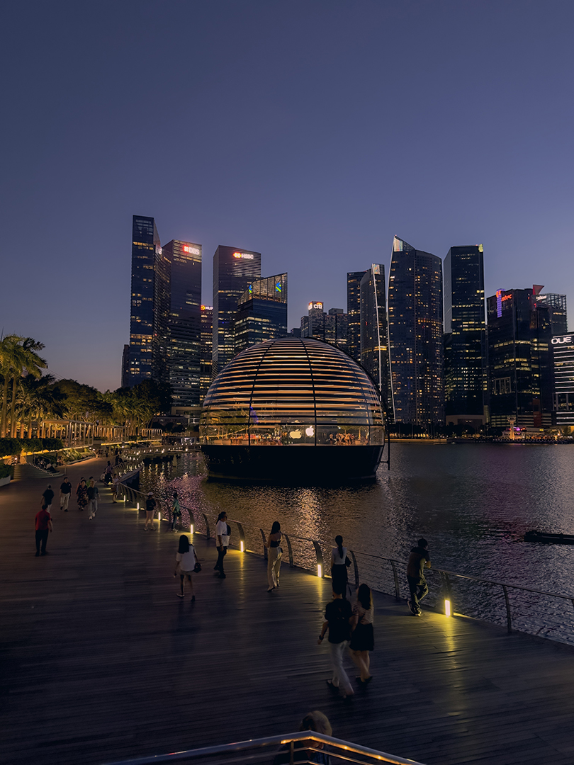 Apple Store, at Sunset, Singapore